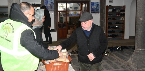 BELEDİYEMİZ MİRAÇ KANDİLİ DOLAYISIYLA CAMİLERDE İKRAMLARDA BULUNULDU