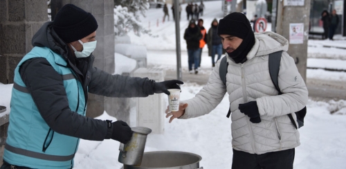 SABAHIN ERKEN SAATLERİNDE SICAK ÇORBA İKRAMI