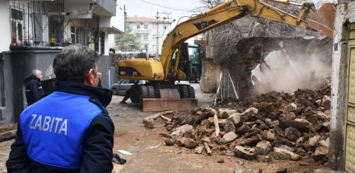 SİVEREK’TE METRUK EVİN YIKIMI GERÇEKLEŞTİRİLDİ