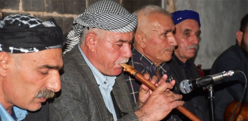 SİVEREK'TE DENGBEJLER TARİHİ HAMAMDA HAYKIRDI