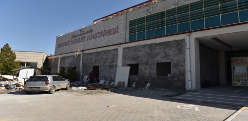 ÖĞRETMEN NEŞET HANPOLAT GENÇLİK VE SPOR KAMPÜSÜNDEKİ KURSLARA YOĞUN İLGİ