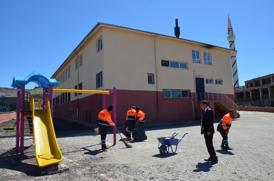 Siverek Belediyesinin Kırsal Mahallelerdeki Temizlik Çalışmaları