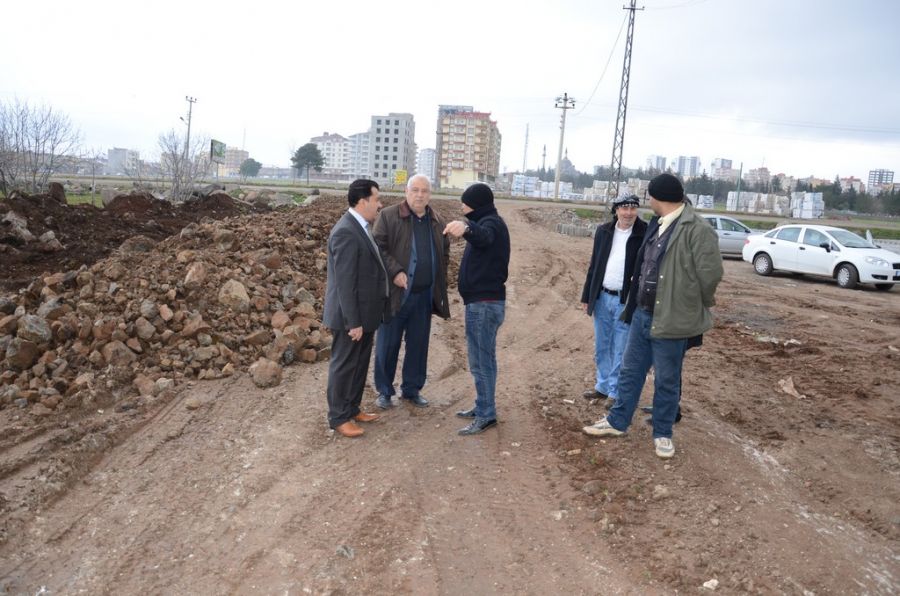 Siverek belediyesi yeni yerleşim alanlarında yol yapım çalışmalarına başladı