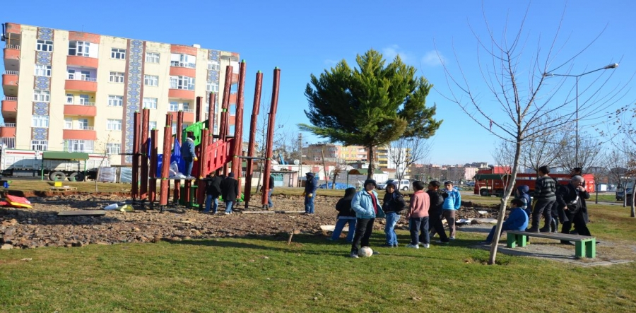 Belediye, Çocukların Yararlanacağı Oyun Parkını Kurmaya Başladı