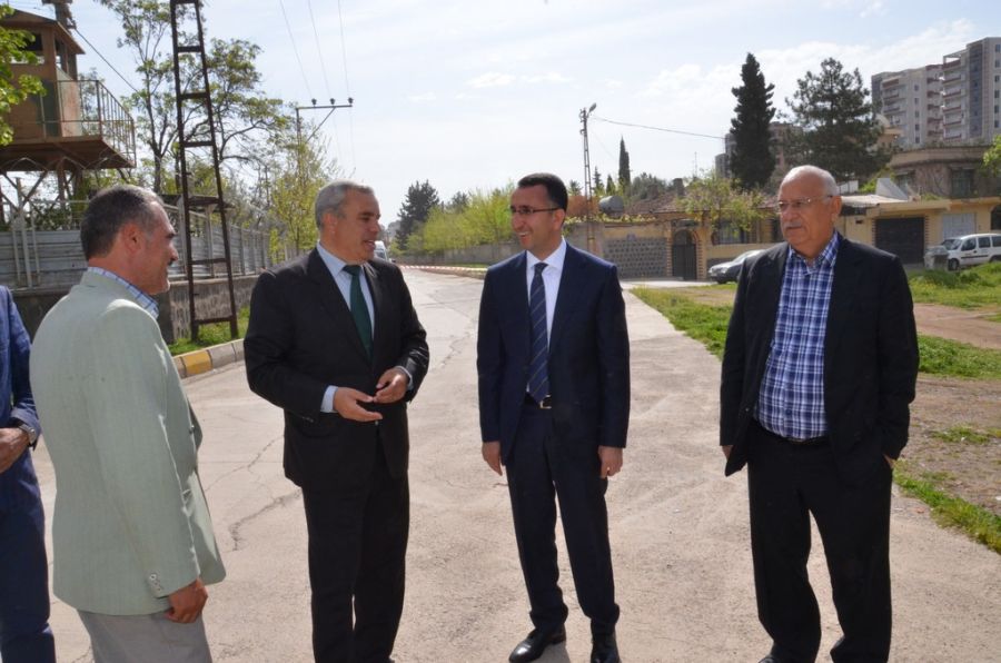 Belediye Başkanı Resul Yılmaz, istimlak edilen evlerin yıkım çalışmasını yerinde inceledi.