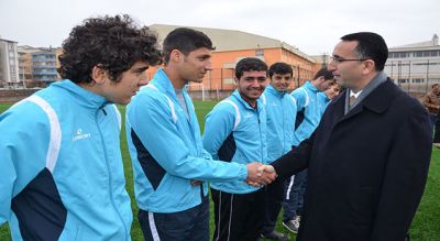 Siverek Belediye Başkanı Yılmaz, şampiyon genç futbolcuları kutladı