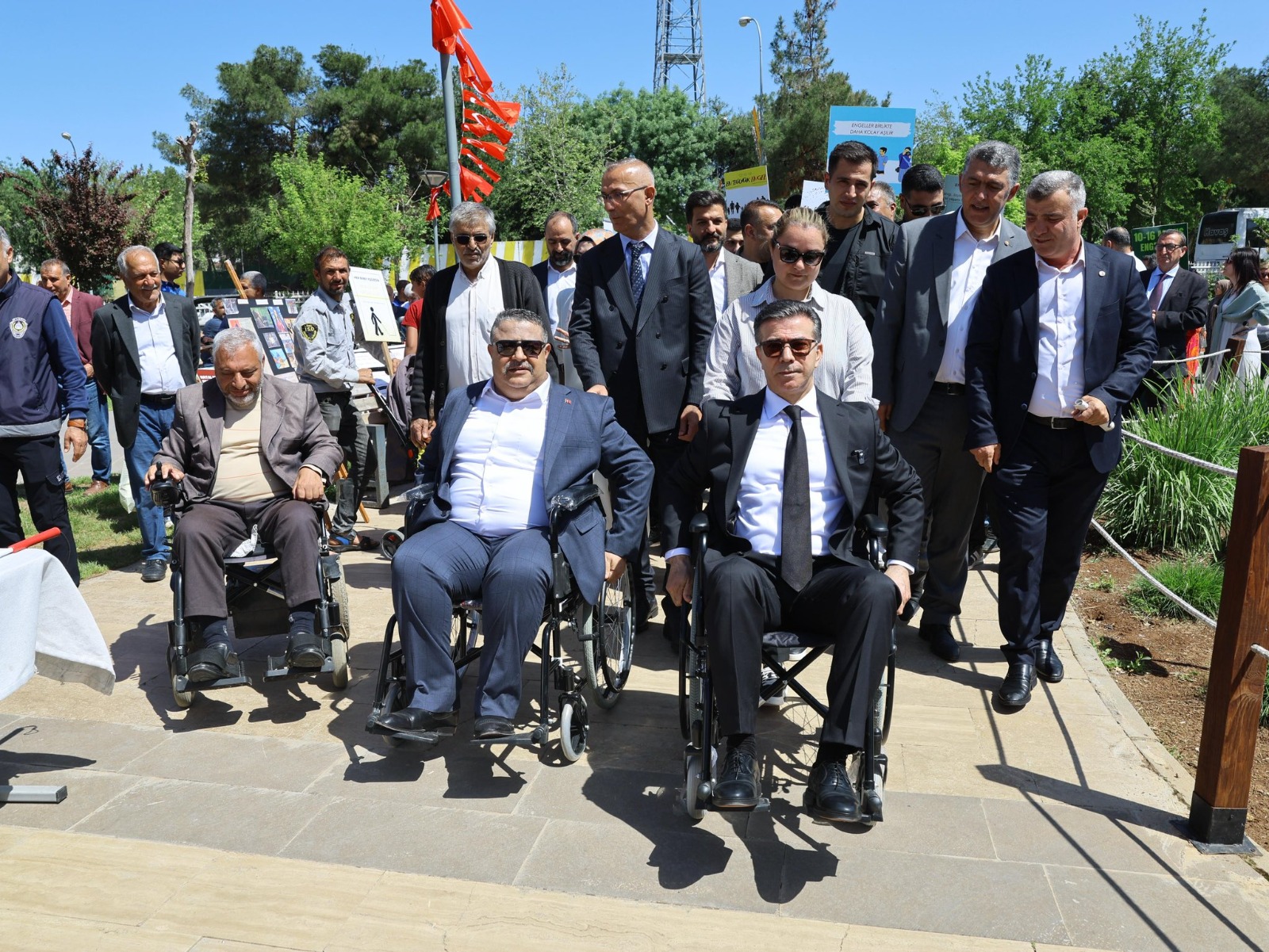 SİVEREK’TE ENGELLİLER HAFTASI’NDA FARKINDALIK YÜRÜYÜŞÜ DÜZENLENDİ