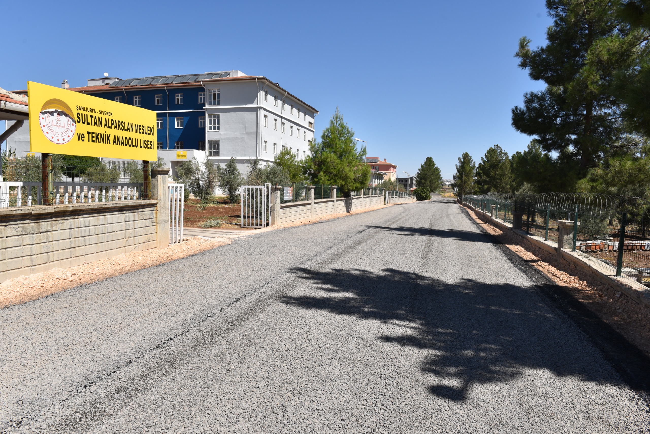 Belediyemiz 7 okulun yolunu asfaltla buluşturdu