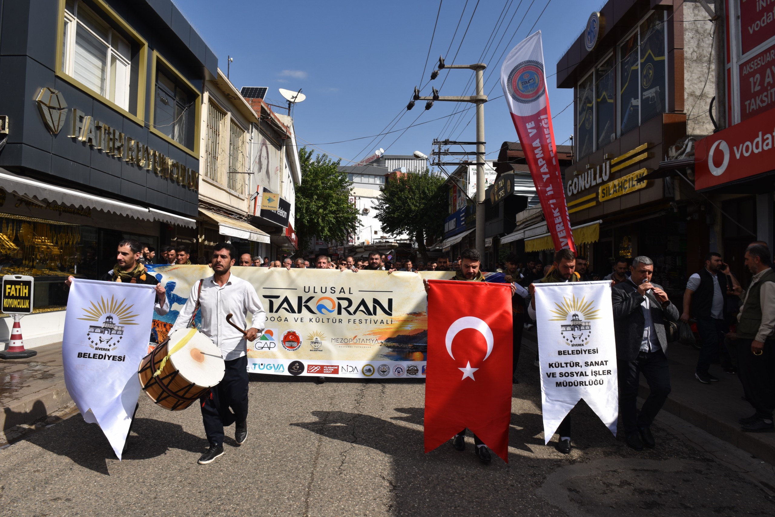 Takoran Festivali kortej yürüyüşüyle başladı