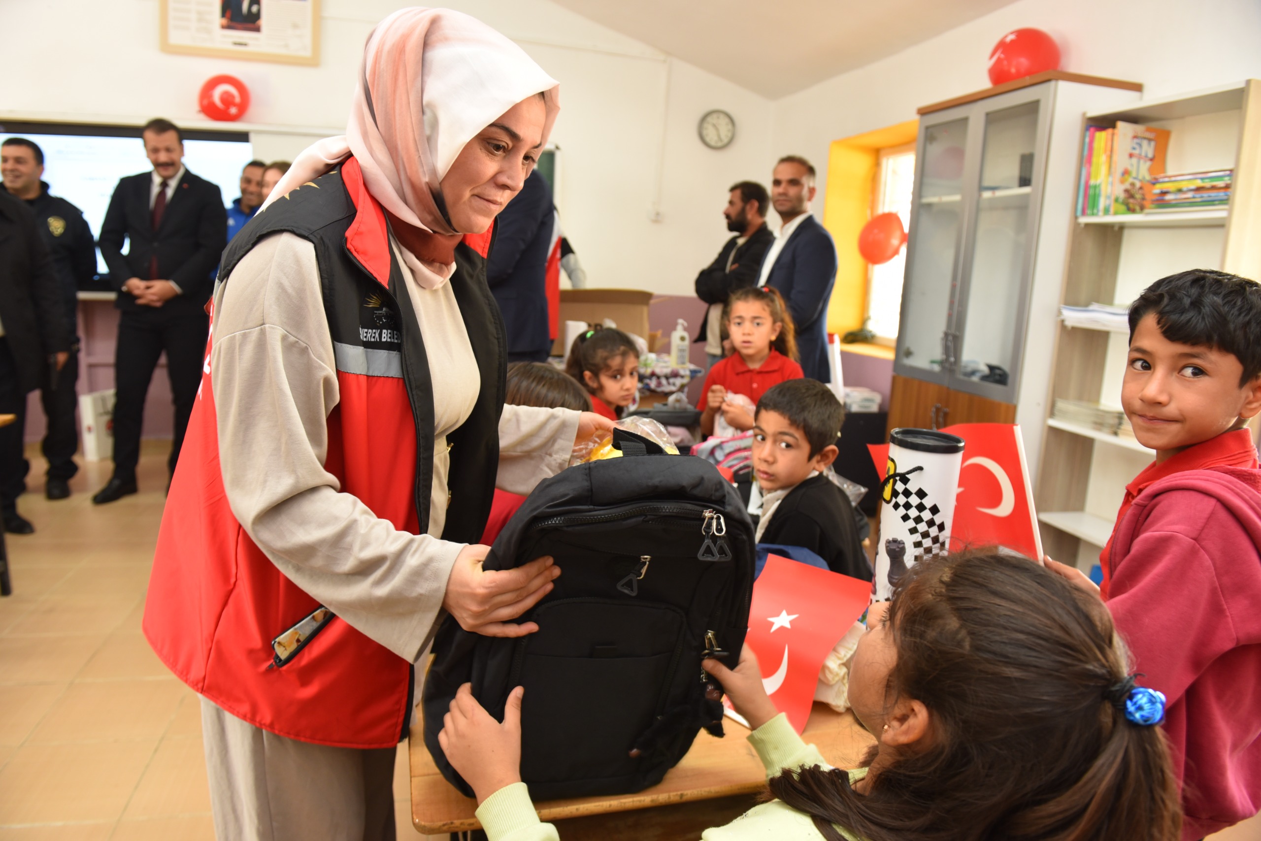 Siverek'te öğrencilere çanta ve kırtasiye desteği sağlandı